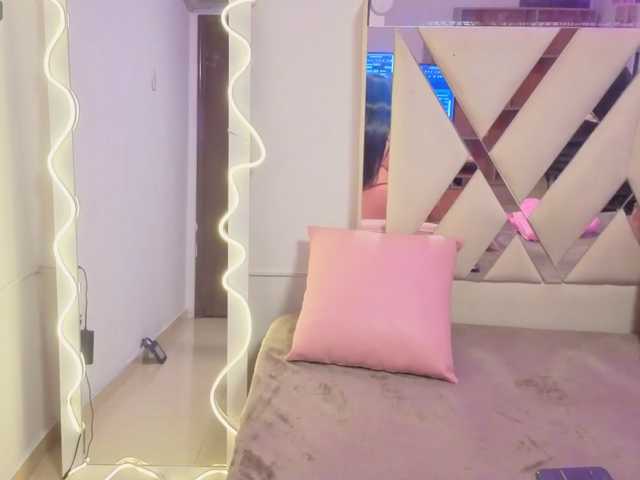 VALENBLOOM-TAY1 live cam on BongaCams