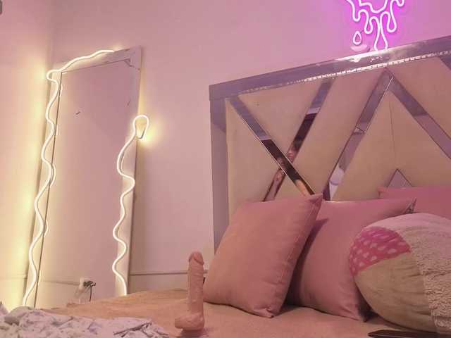 VALENBLOOM-TAY1 live cam on BongaCams