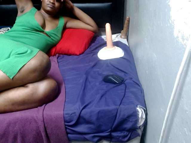 Africancurves22 live cam preview