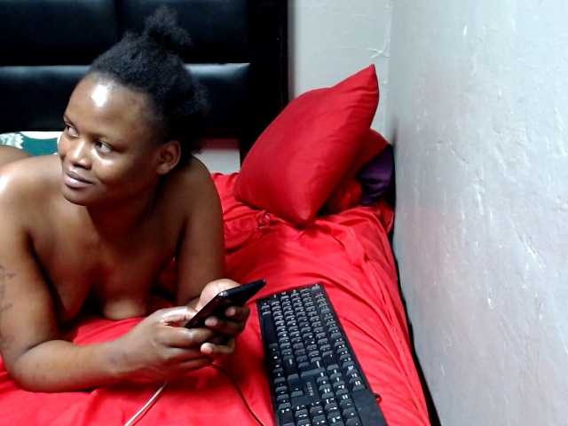 Africancurves22 live cam on BongaCams