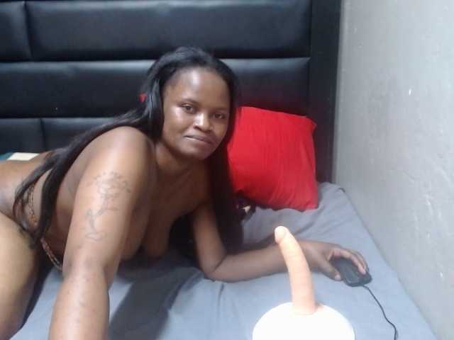 Africancurves22 live cam on BongaCams