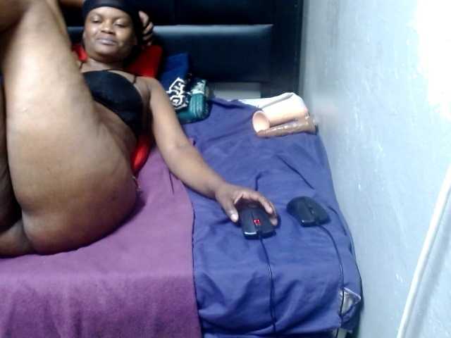 Africancurves22 live cam preview