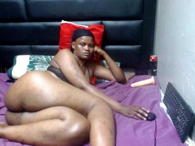 Africancurves22 live cam on BongaCams