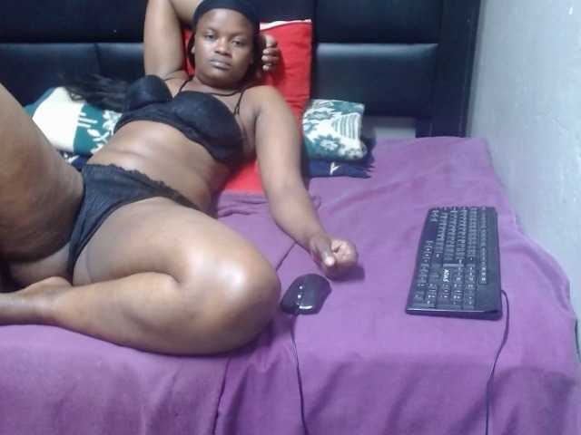 Africancurves22 live cam on BongaCams
