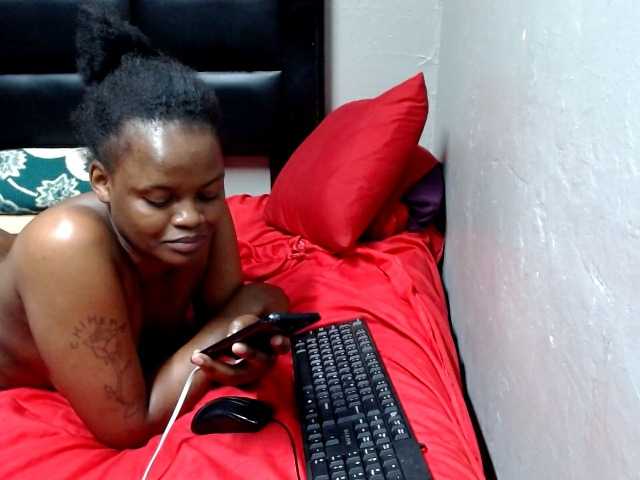 Africancurves22 live cam on BongaCams