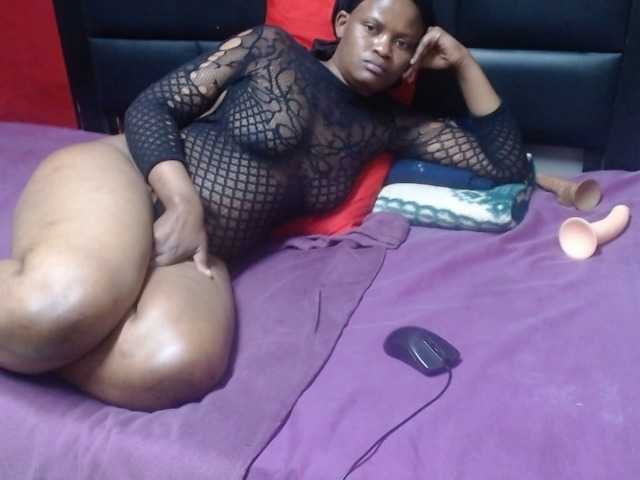 Africancurves22 live cam on BongaCams