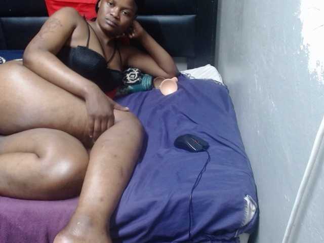 Africancurves22 live cam on BongaCams