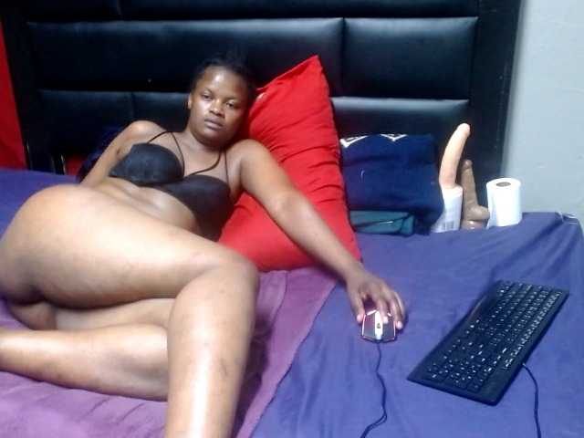 Africancurves22, live now on BongaCams