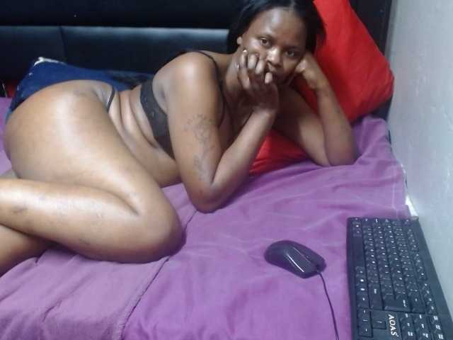 Africancurves22 live cam on BongaCams