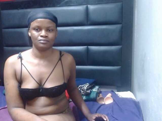 Africancurves22 live cam on BongaCams