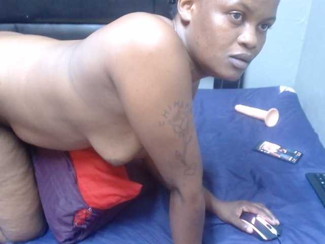Africancurves22 live cam on BongaCams