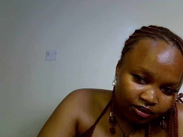 Sluttyshan live cam on BongaCams