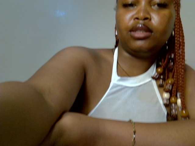 Sluttyshan live cam on BongaCams