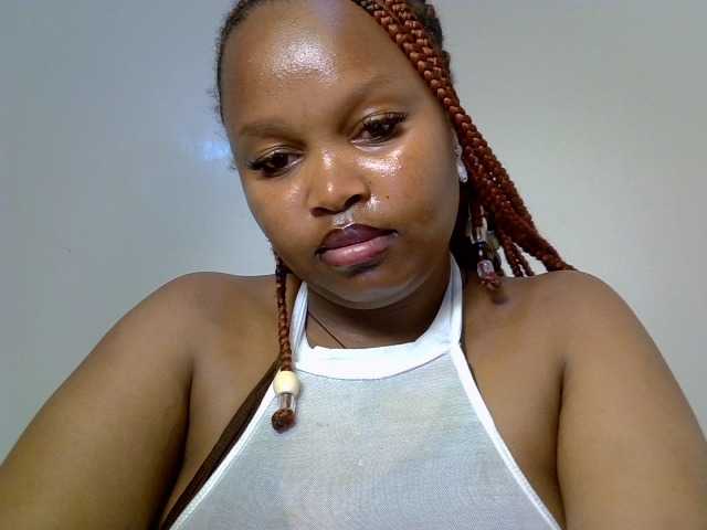 Sluttyshan live cam on BongaCams