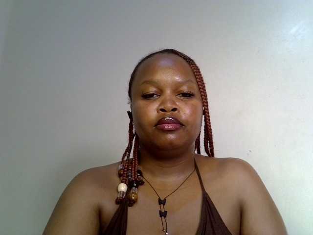 Sluttyshan live cam on BongaCams