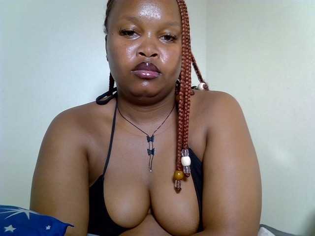 Sluttyshan live cam on BongaCams