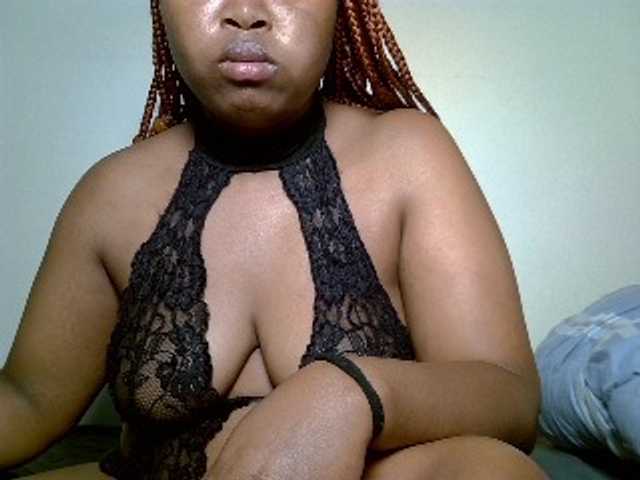 Sluttyshan live stream preview