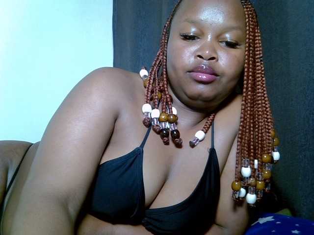 Sluttyshan live cam on BongaCams