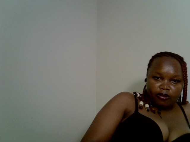 Sluttyshan live cam on BongaCams