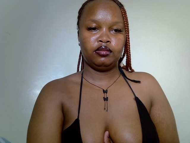 Sluttyshan live cam on BongaCams