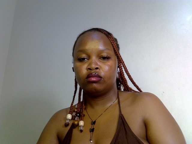 Sluttyshan live cam on BongaCams