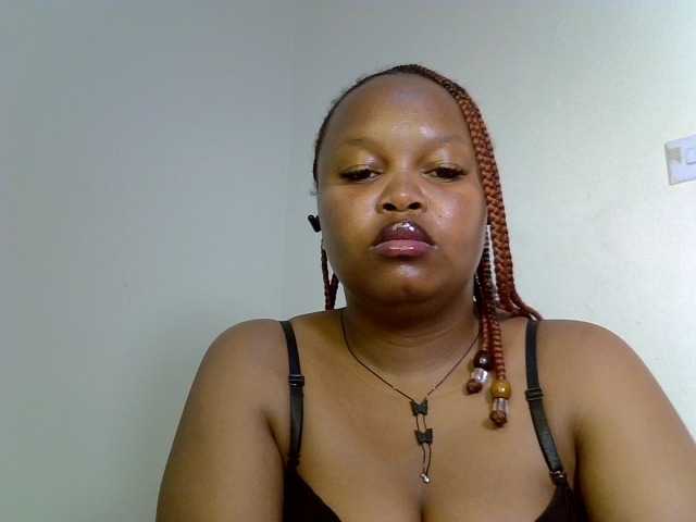 Sluttyshan live cam on BongaCams