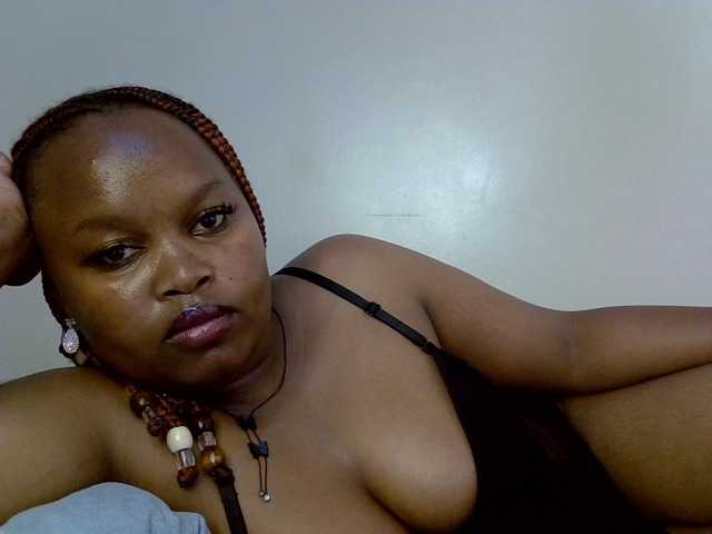 Sluttyshan live cam on BongaCams