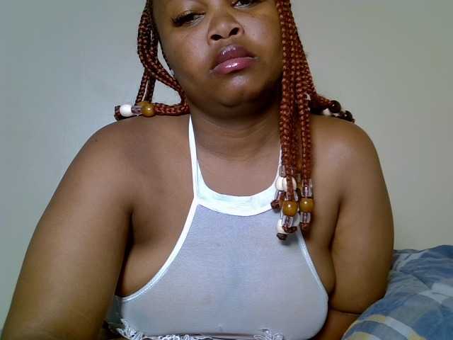Sluttyshan live cam on BongaCams
