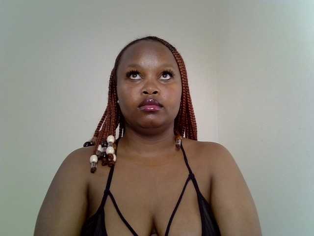 Sluttyshan live cam on BongaCams