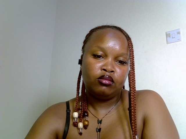 Sluttyshan live cam on BongaCams