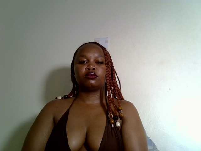 Sluttyshan live cam on BongaCams
