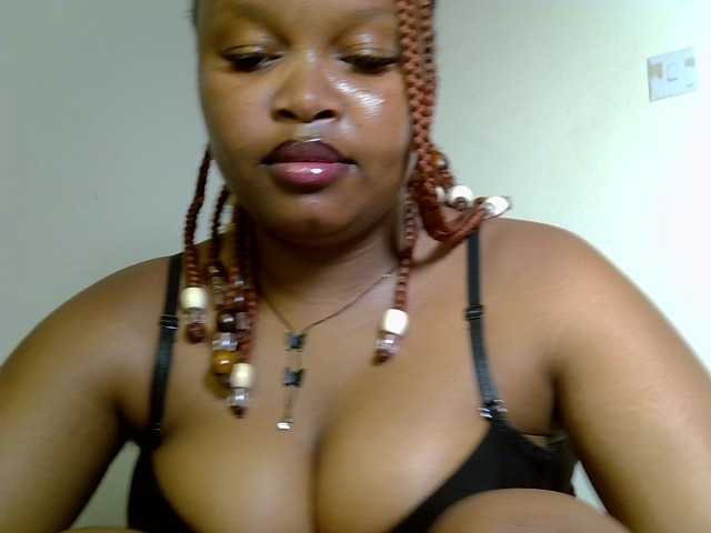 Sluttyshan live cam on BongaCams