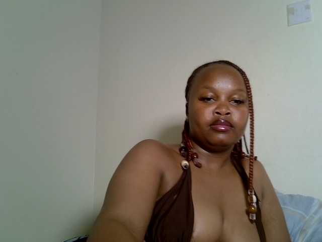 Sluttyshan live cam on BongaCams