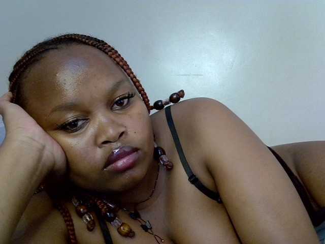 Sluttyshan live cam on BongaCams