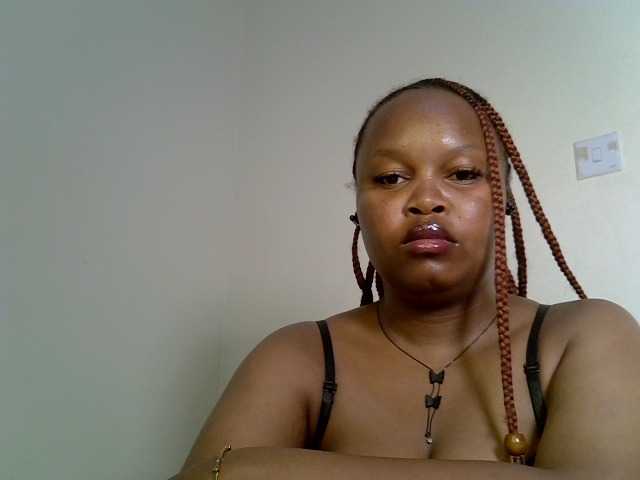 Sluttyshan live cam on BongaCams