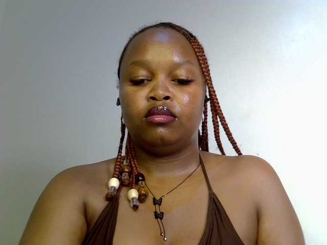 Sluttyshan live cam on BongaCams