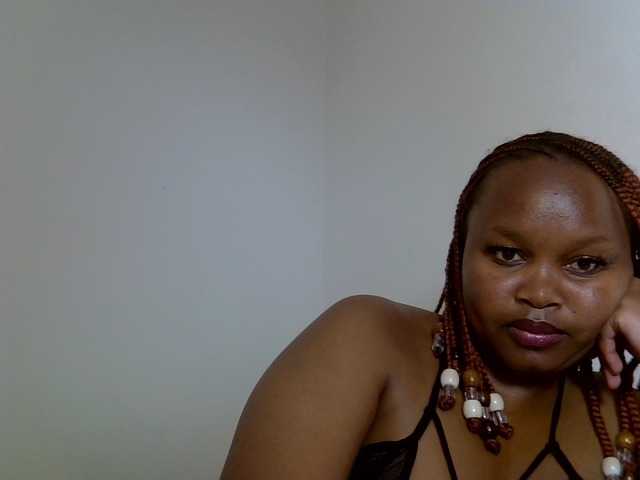 Sluttyshan live cam on BongaCams