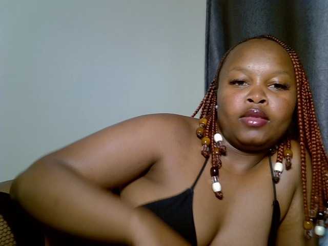 le modèle SweeetAmara est en webcam porno dans un show sur le site bongacams, il possède les tags suivants: Ebony,Redhead,Trimmed