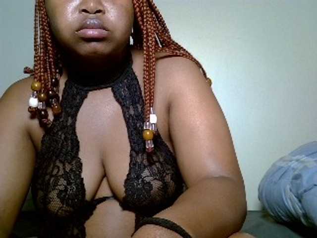Sluttyshan live cam on BongaCams