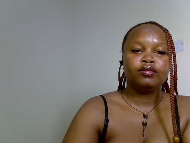 Sluttyshan live cam on BongaCams