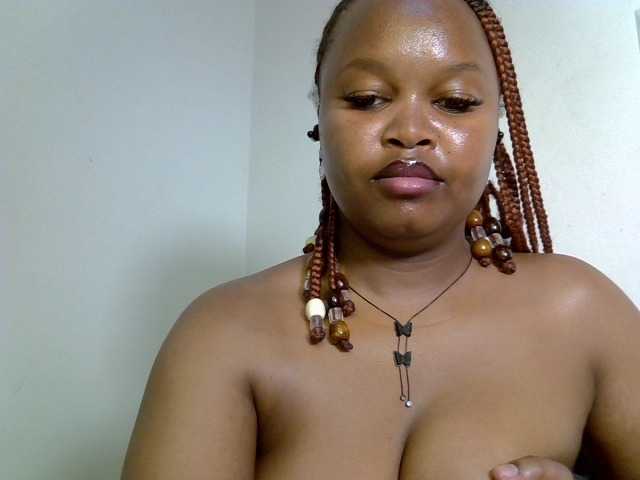 Sluttyshan live cam on BongaCams