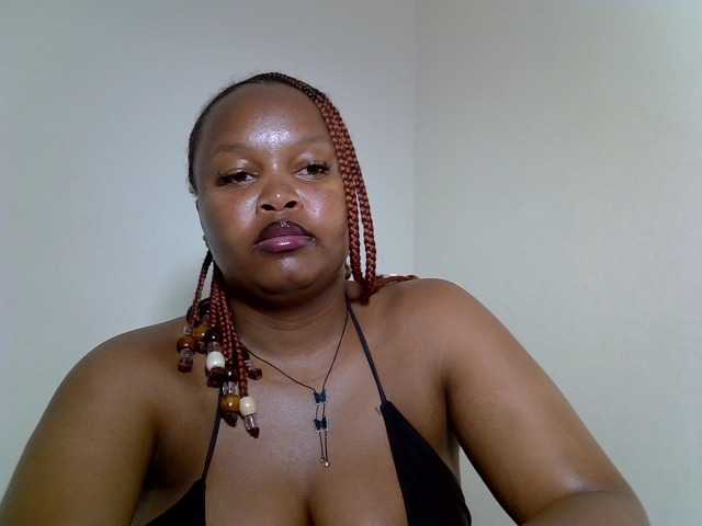 Sluttyshan live cam on BongaCams
