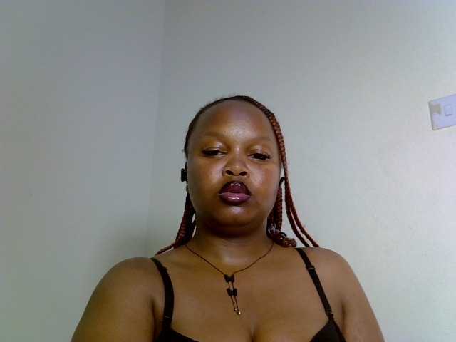Sluttyshan live cam on BongaCams