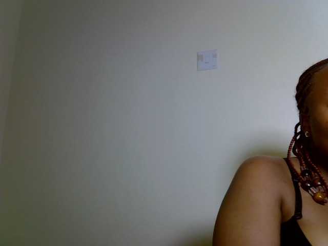 Sluttyshan live cam on BongaCams