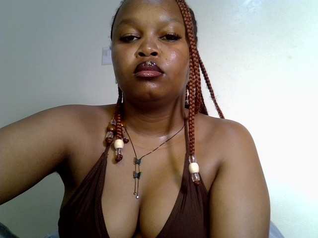 Sluttyshan live cam on BongaCams