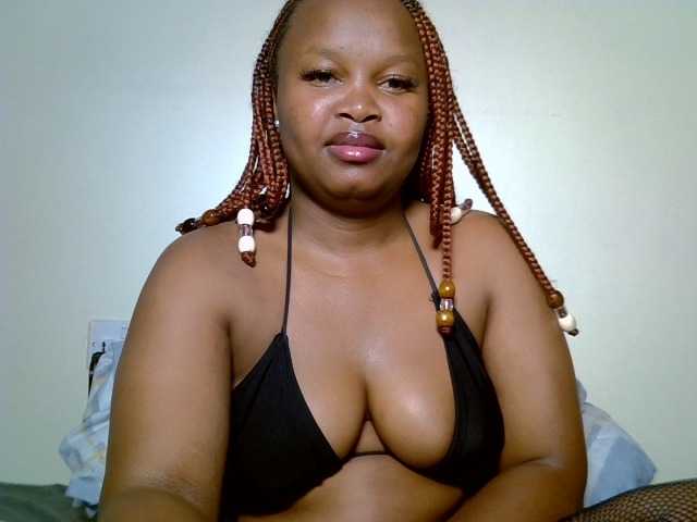 Sluttyshan live cam on BongaCams
