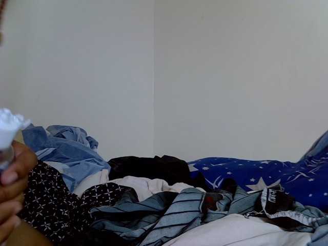 Sluttyshan live cam on BongaCams