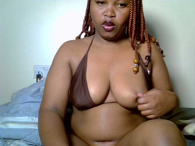 Sluttyshan live cam on BongaCams