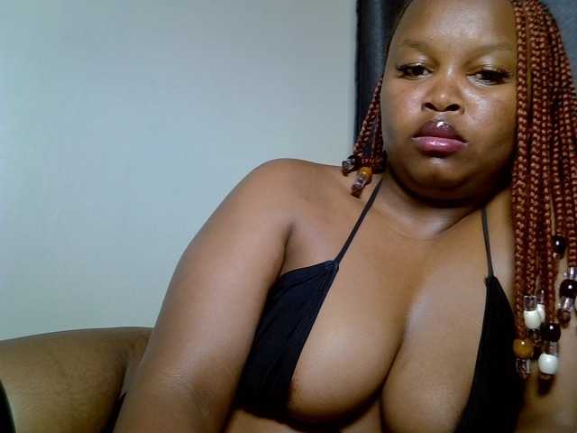 Sluttyshan live cam on BongaCams