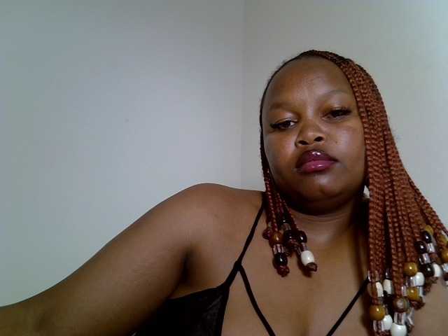 Sluttyshan live cam on BongaCams